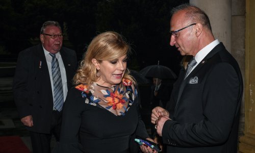 Ovoga je puta dekolte bio u prvom planu: Kolinda Grabar Kitarović iznenadila odabirom haljine