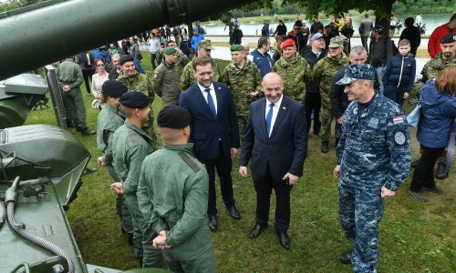 [FOTO] Pogledajte što je sve vojska prezentirala građanima na Jarunu: Ministra Banožića pitali zašto nema predsjednika Milanovića
