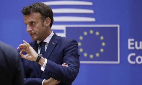 Macron srezao sredstva pa mu diplomati stupili u štrajk