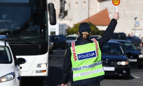 U jurnjavi BMW-om kod Požege pijan pretjecao pa se sudario s drugim pijanim vozačem