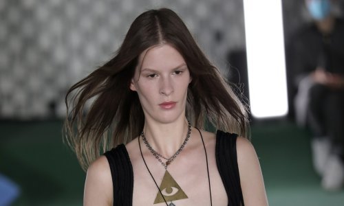 O torbama od veganske kože već se dugo priča, a sada stiže prvi model od kože gljiva s potpisom Stelle McCartney i izgleda sjajno