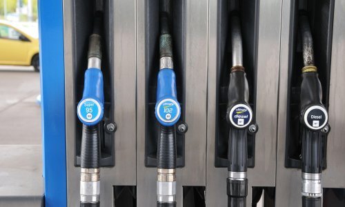 Njemačka smanjuje porez na gorivo, litra benzina pojeftinjuje za više od 35, a dizela za gotovo 17 centi
