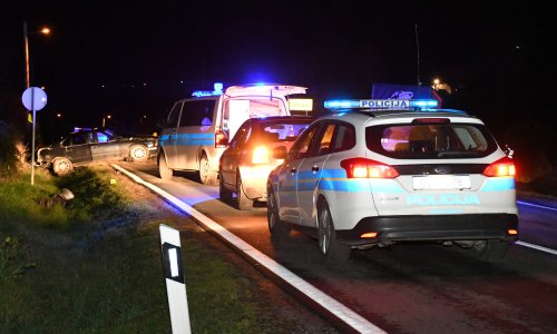 Noćno divljanje mladih u prometu rezultiralo automobilom na krovu i šest ozlijeđenih osoba