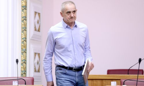 Treba li nastavnicima koji simpatiziraju obilježja nacizma zatvoriti vrata škola? Zastupnik Bakić smatra da treba