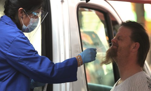 Za sve koji lete u SAD testiranje na covid-19 i dalje obvezno, bez obzira na to jesu li cijepljeni ili ne