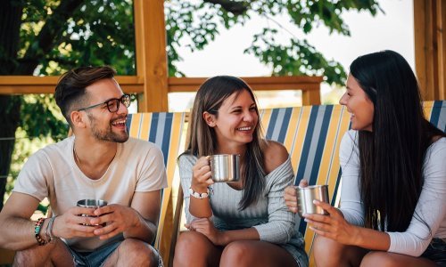 Dvije godine nakon početka pandemije i dalje nam nedostaju društvena okupljanja i zabava, a najviše nas brinu inflacija i zdravlje