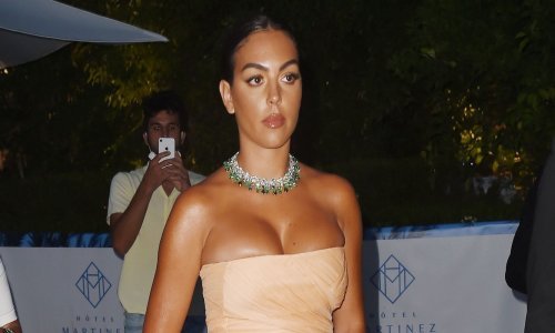 Izgleda tako chic: Georgina oduševila izborom haljine, savršene za uživanje u obiteljskim trenutcima