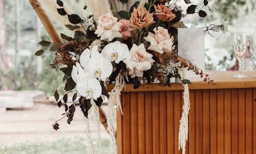 Bira se drugačije, šareno i snažno: Ovo su trendovi u cvjetnim  aranžmanima za vjenčanja u 2022.