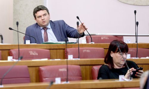 HDZ tvrdi da su otkaze u Gradskoj upravi Makarske dobili oni koji nisu glasali za SDP