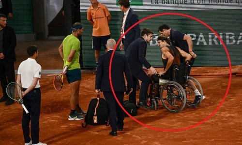 [VIDEO/FOTO] Šok u polufinalu Roland Garrosa; teška ozljeda Alexa Zvereva koji je teren napustio u invalidskim kolicima