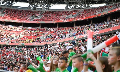 [FOTO] Skandal u Budimpešti; kažnjeni Mađari na stadion pustili 30 tisuća djece, a kad su Englezi kleknuli krenulo je hukanje i zviždanje