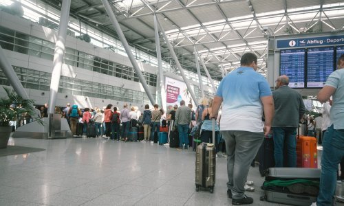 U europskim zračnim lukama je kaos, otkazane tisuće letova: Kašnjenja se broje u satima, putnici ne mogu do prtljage, nedostaje radnika