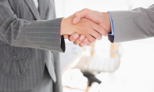 Iako su mnogi otpisali rukovanje, ono se više manje vratilo; evo i zašto