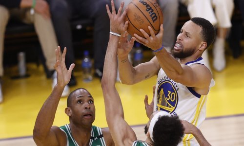 Stephen Curry nije dopustio novi poraz Golden State Warriorsa; finalna serija opet je izjednačena