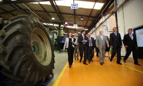 Josipović obišao radnike koji iznadprosječno zarađuju