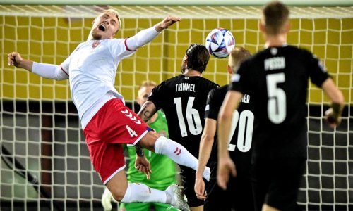 [FOTO] Danska pobijedila Austriju usred Beča u utakmici koja zamalo nije odigrana; sve je kasnilo sat vremena zbog bizarnog razloga