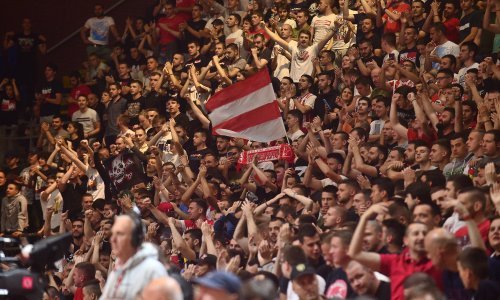 Ogorčeni igrači Crvene zvezde mlako proslavili naslov prvaka ABA lige. Finalne obilježili navijački incidenti: Čestitke Partizanu, uspjeli smo sačuvati žive glave