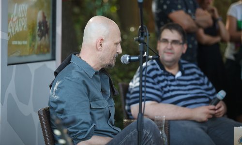 [FOTO] Damir Urban predstavio svoju prvu slikovnicu: Iz publike su ga bodrili lijepa supruga Milica i kći Iskra