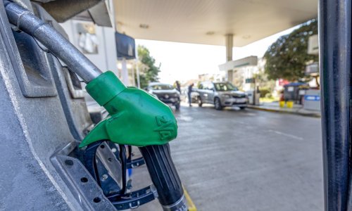 Cijena dizela od idućeg utorka raste za kunu i pol po litri, a benzina za 70 lipa?