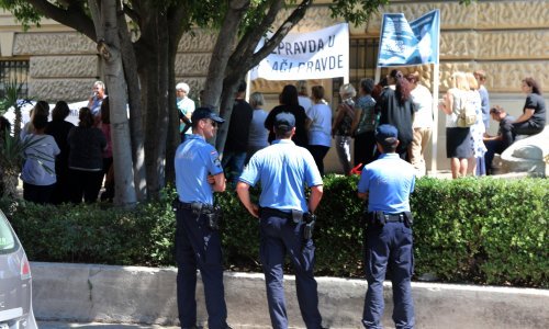 [FOTO] Drugi dan prosvjeda zaposlenih u pravosuđu: Tražimo tek plaću za dostojanstven život
