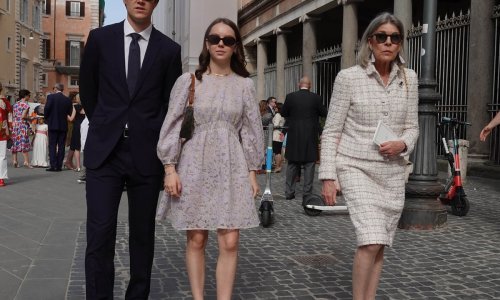 Monegaška princeza Caroline i njezina najmlađa kći dijele modni ukus: U Rimu su se pojavile u istim kultnim cipelama