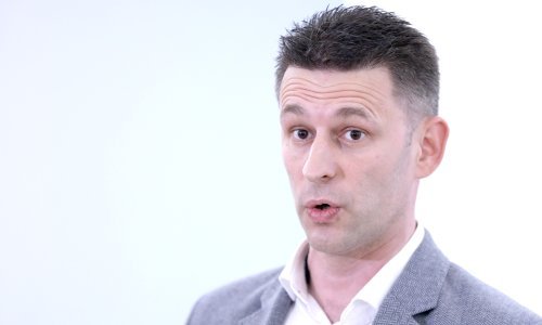 Petrov: 'Nekim zastupnicima godišnji odmor traje cijelu godinu'