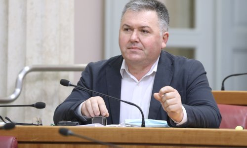 Oporba zabrinuta da će zbog nekih lijekova građani ostati bez vozačke dozvole; Lenart: Normabel koriste i oni koji su pisali prijedlog Zakona o sigurnosti prometa