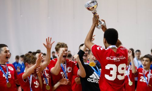 Mladi rukometaši Dubrave postali hrvatski prvaci, a trener Dujmić upisao se u povijest kao prvi koji je ovako nešto uspio: Sav trud se isplatio
