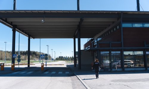 Finska omogućuje podizanje barijera na kritičnim zonama granice s Rusijom