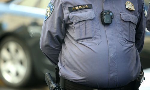 Platili smo ih, i još ih plaćamo: Što se dogodilo s kamerama na policijskim odorama?