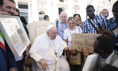 Papa otkazao put u Afriku, već mjesec dana je u invalidskim kolicima
