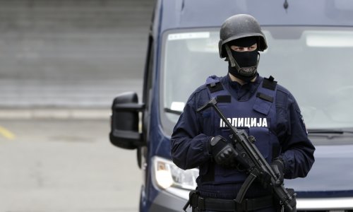 Užas u Beogradu: Pomahnitali muškarac nožem ubadao ljude