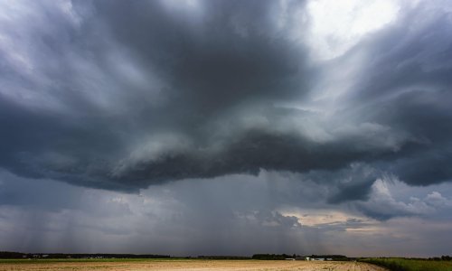 Snažno nevrijeme protutnjalo Slovenijom, odroni zatvorili ceste, oluja produžila prema Hrvatskoj