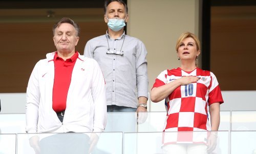 Vedra i nasmijana Kolinda Grabar Kitarović u Parizu je zdušno bodrila naše nogometaše i slavila pobjedu