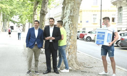 [FOTO/VIDEO] Grmoja zatražio ostavku Grlića Radmana nakon 'velike pobjede' u slučaju Sabljak; presicu omela Mladež HDZ-a
