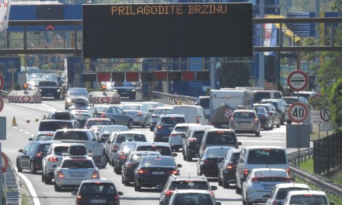 Kilometarske kolone od Zagreba prema moru, pogledajte gdje su najveće gužve