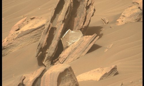 Na Marsu snimljen intrigantan komadić srebrnog materijala - evo o  čemu se radi