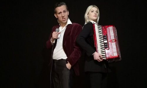 Kontroverzni Rikimartin Horvat publiku tjera na svađu s glumcem i borbu s predrasudama