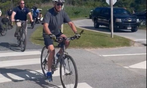 [VIDEO] Američki predsjednik Joe Biden pao s bicikla