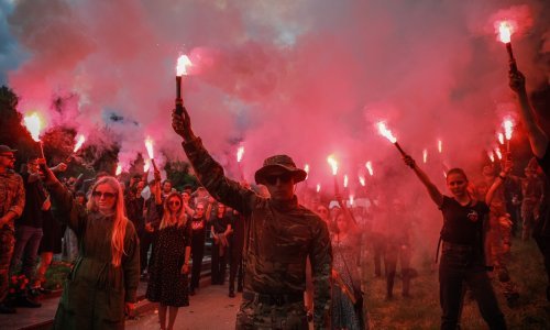 [FOTO] U Kijevu tisuće odale počast mladom heroju i aktivistu s Majdana poginulom na istočnom bojištu
