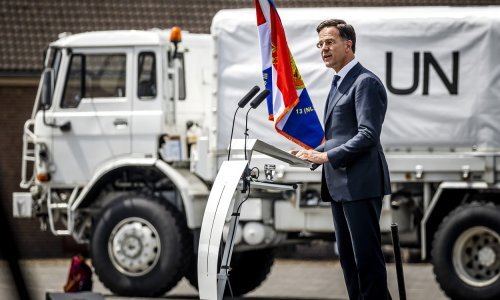 Nizozemski premijer ispričao se vojnicima zbog Srebrenice