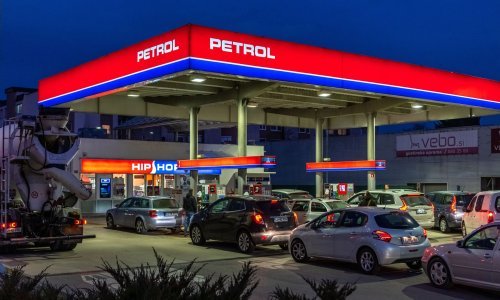 Znatno poskupljenje goriva u Sloveniji: Benzin od ponoći 1,775, dizel 1,848 eura