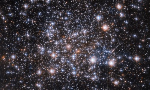 Kozmički vatromet: Pogledajte očaravajuću Hubbleovu snimku blještavog skupa zvijezda