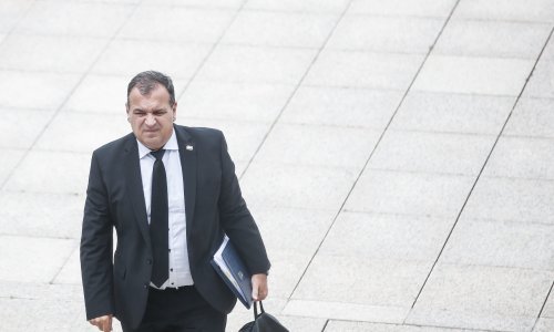 Odbijen prijedlog oporbenih zastupnika za pokretanjem pitanja povjerenja Berošu