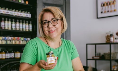 [FOTO/VIDEO] Pravi rajski vrt okusa: Upoznajte Danielu Drčec koja proizvodi ukusne divotice u teglicama i aromatizirane soli koje najobičnije jelo pretvaraju u nešto posebno