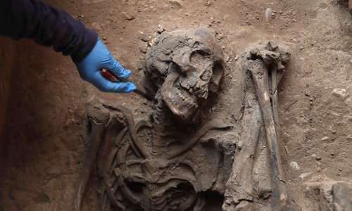 [FOTO] Impresivno otkriće: U Peruu otkrivena grobnica stara 500 godina, sadrži više tijela omotanih u tkaninu