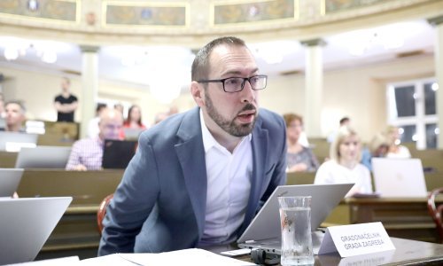 [FOTO] Gradonačelnika na skupštini rešetali sa svih strana: 'Zagreb je postao smradograd'; Tomašević: Mogu se samo ispričati
