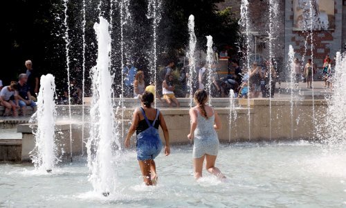 Zbog suše Milano gasi fontane, zelene površine neće se zalijevati. Rijeka Po u nekim dijelovima presušila