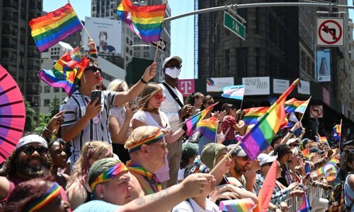 [FOTO] Povorke ponosa krenule u SAD-u: Veselje preraslo u bijes nakon ukidanja prava na pobačaj