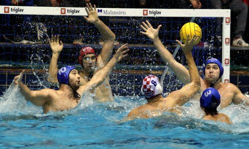 Srpski vaterpolisti vrlo su oprezni uoči četvrtfinalne utakmice s Hrvatskom; znaju oni da su 'barakude' opasne...